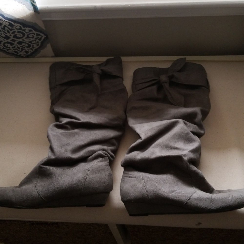 Suede boots